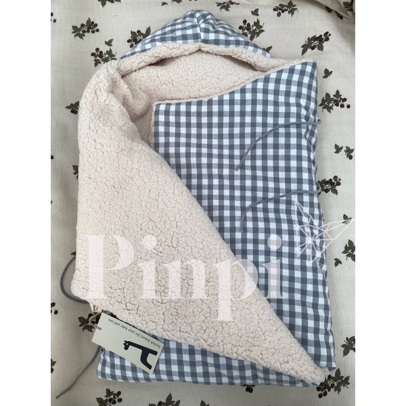 Saco para capazo con capucha borrego Petra Negro La Giraffa Bianca e Blu Saco para capazo con capucha borrego Petra Negro La Giraffa Bianca e Blu