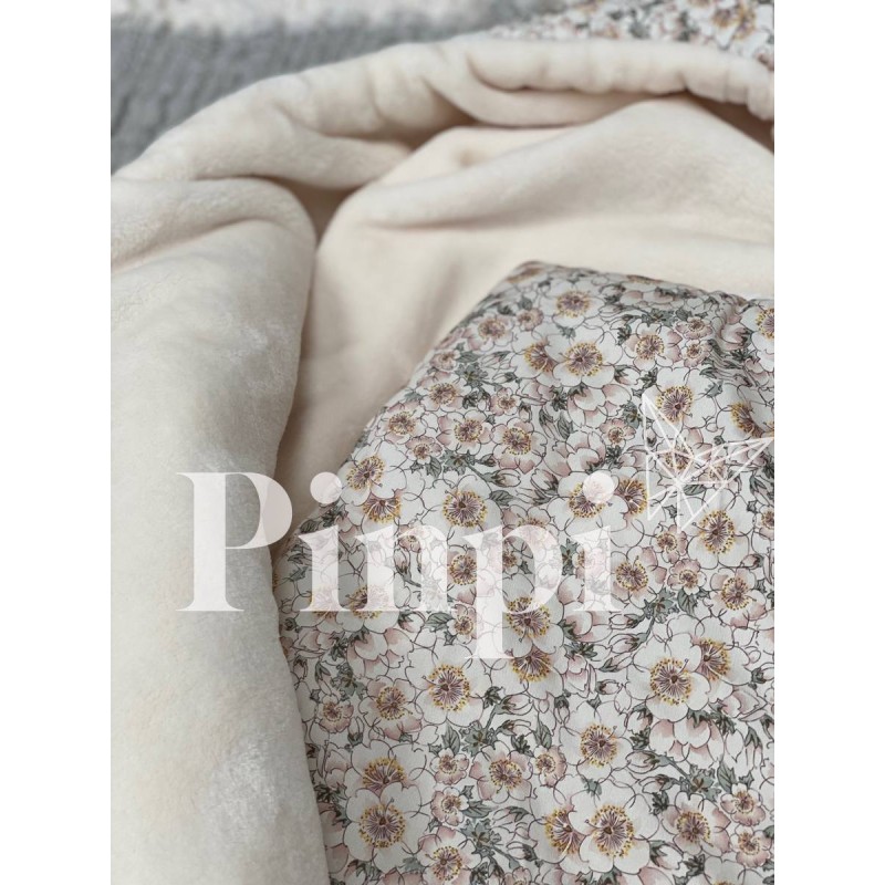 Saco para capazo con capucha Yoko pelito crema La Giraffa Bianca e Blu Saco para capazo con capucha Yoko pelito crema La Giraffa Bianca e Blu