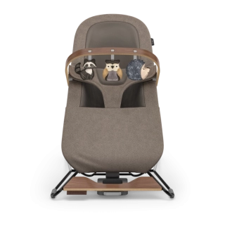 Arco actividades Mira diversión en el bosque