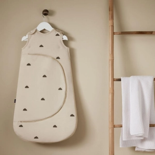 SnuzPouch Saco de dormir 0-6 meses TOG 2.5 Sand Cloud